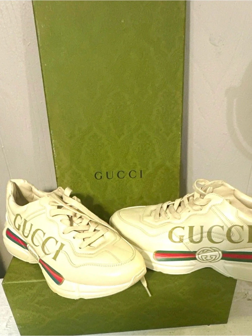 Gucci Cream Leather Logo Sneakers with Red & Green Stripe